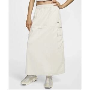 Nike Sportswear Women's XS Mid-Rise Woven Cargo Midi Zip Off Mini Skirt, Cream.